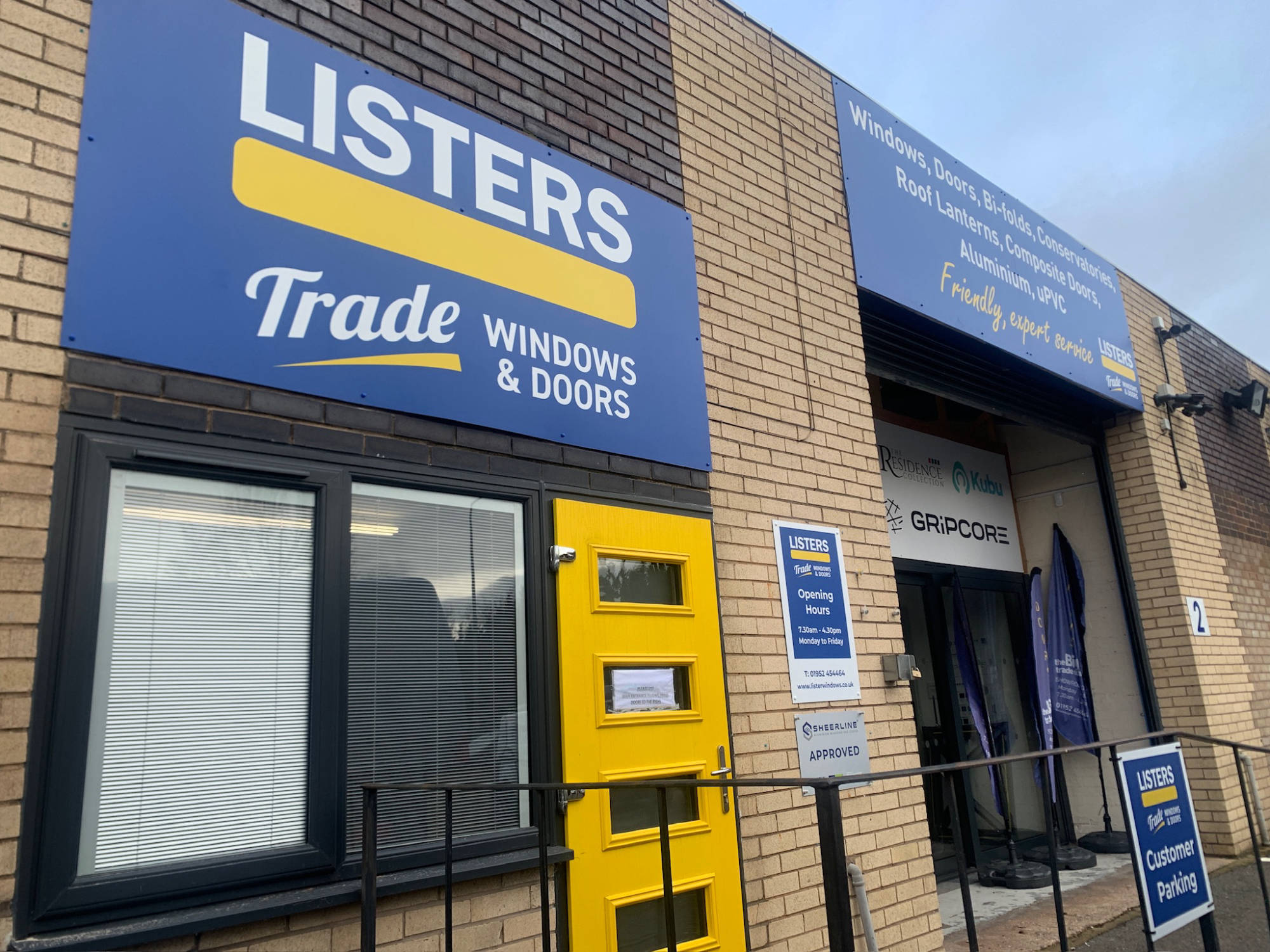 shop signage maintenance