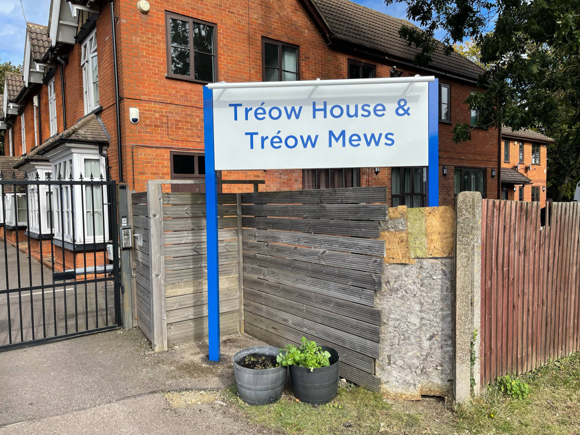 POST SIGNAGE